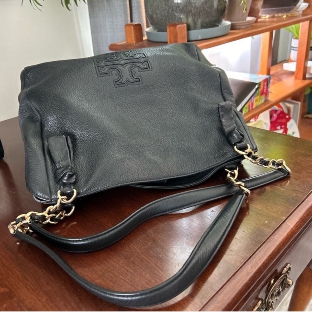 Tory Burch Black Leather Shoulder Bag with Gold Chain - Picture 9 of 12